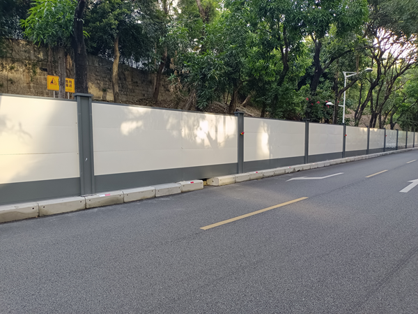 工程施工圍擋的正確使用方法能展現其更多的優點