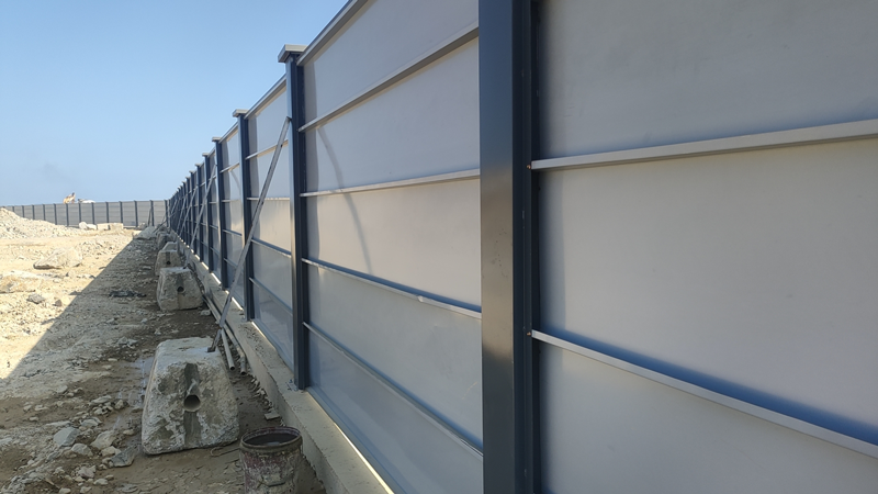 深圳港鹽田港區東作業區集裝箱碼頭工程一期工程碼頭及護岸工程-旭東B2款圍擋施工中