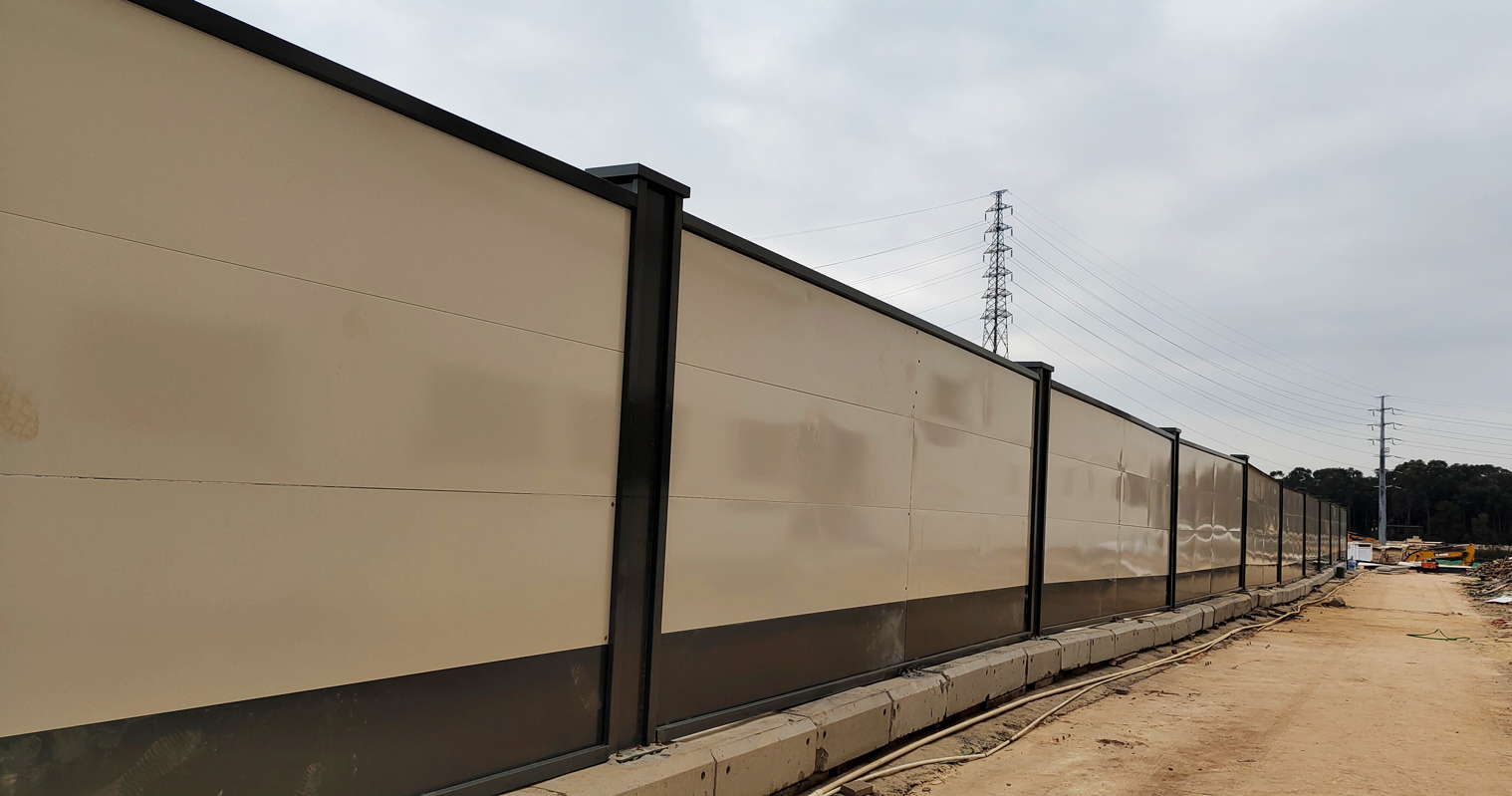 為上千處工地提供鋼圍擋：堅固耐用、可回收、安裝快！